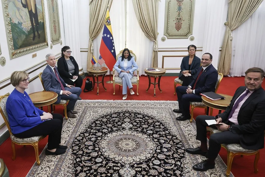 El secretario de Energía de EE.UU. se reúne con la mandataria venezolana Delcy Rodríguez en Caracas
