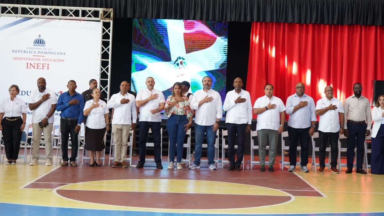 A ritmo de marcha patriótica y amplia presencia de estudiantes inician Juegos Escolares Miguel Infante en la Romana