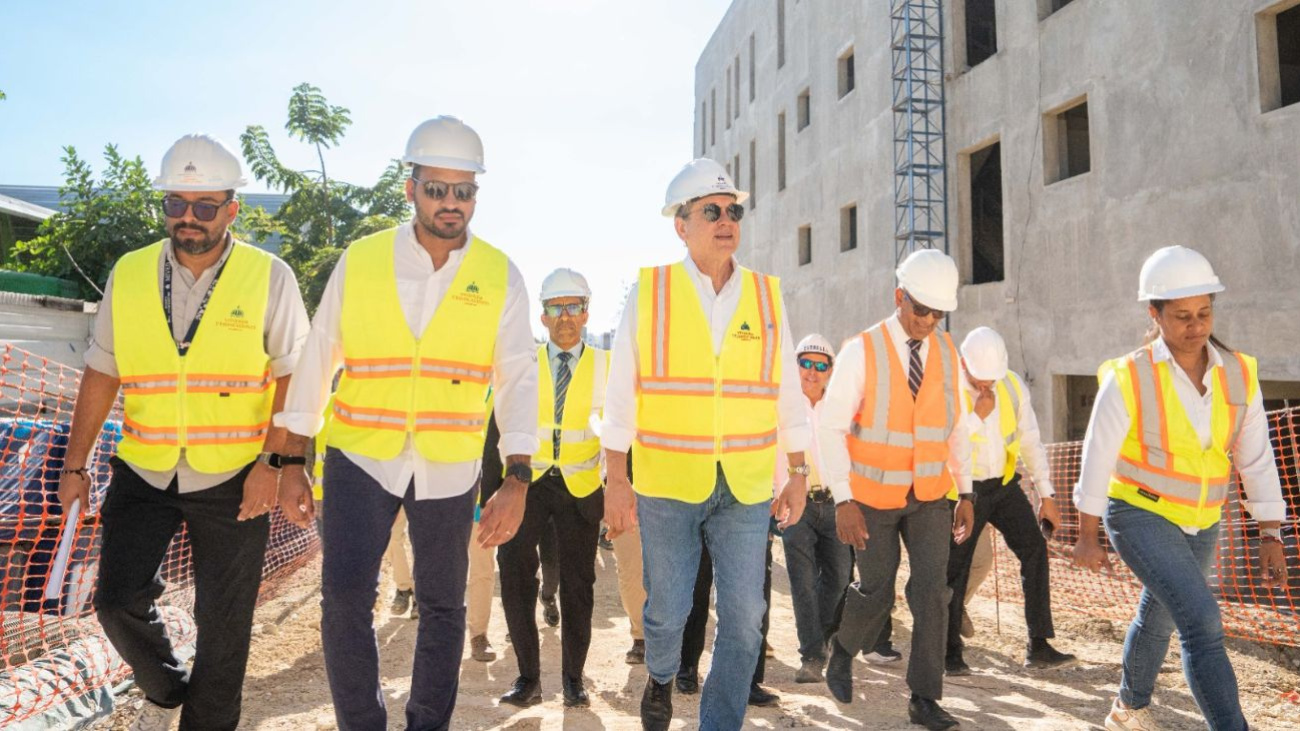 Ministro Ito Bisonó supervisa construcción de Ciudad Judicial de SDO