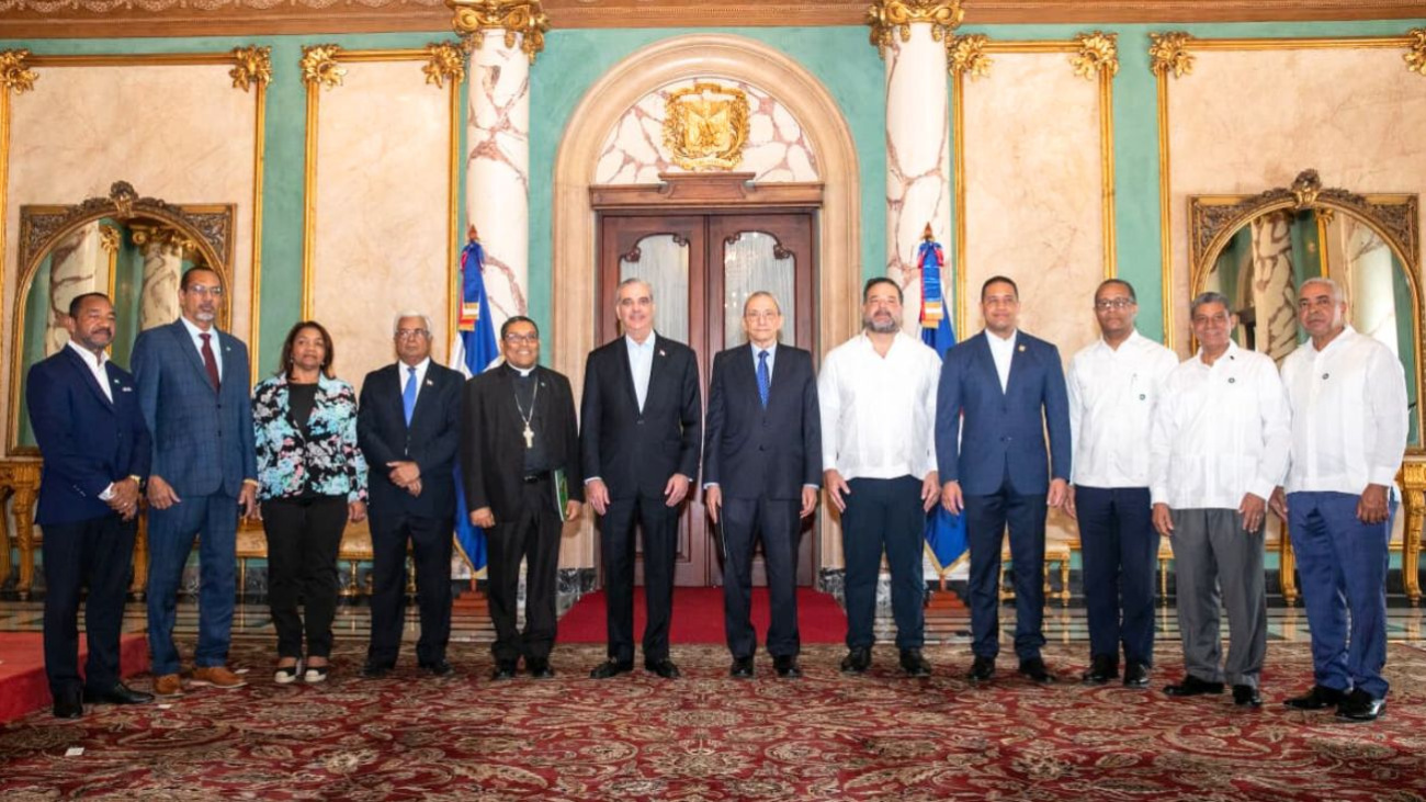 El presidente Abinader juramenta a los miembros que integran el Comité Gestor del Jardín Botánico de San Juan de la Maguana