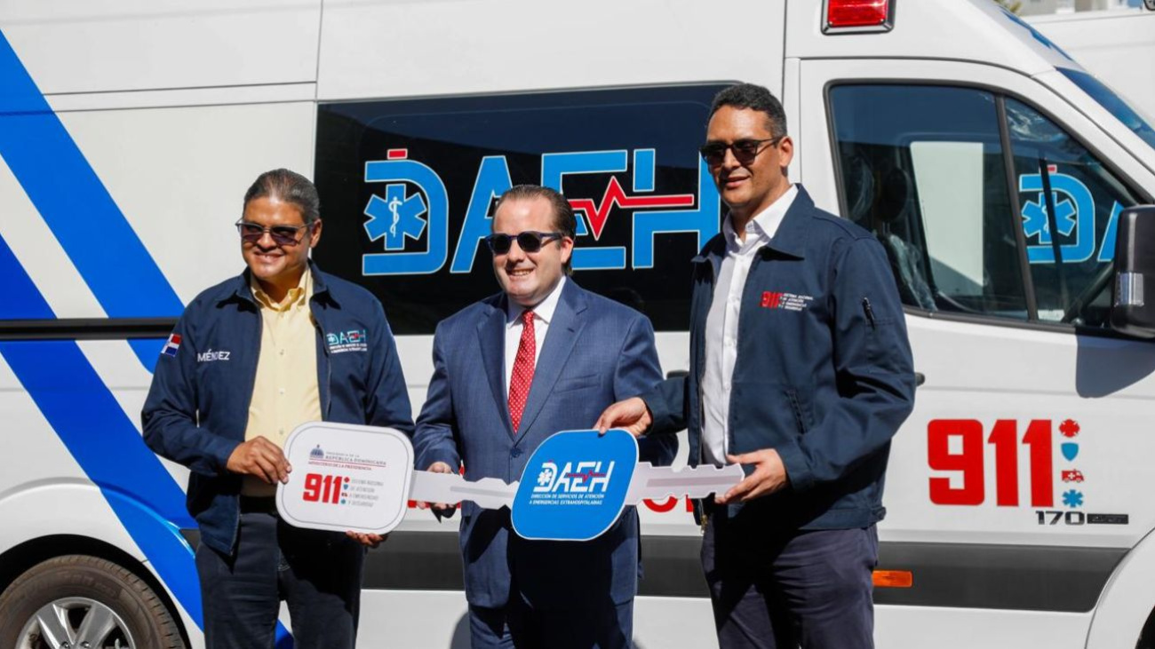 Sistema 911 entrega 50 ambulancias a la DAEH y eleva a 376 las unidades operativas en el país Sistema 911 entrega 50 ambulancias a la DAEH y eleva a 376 las unidades operativas en el país
