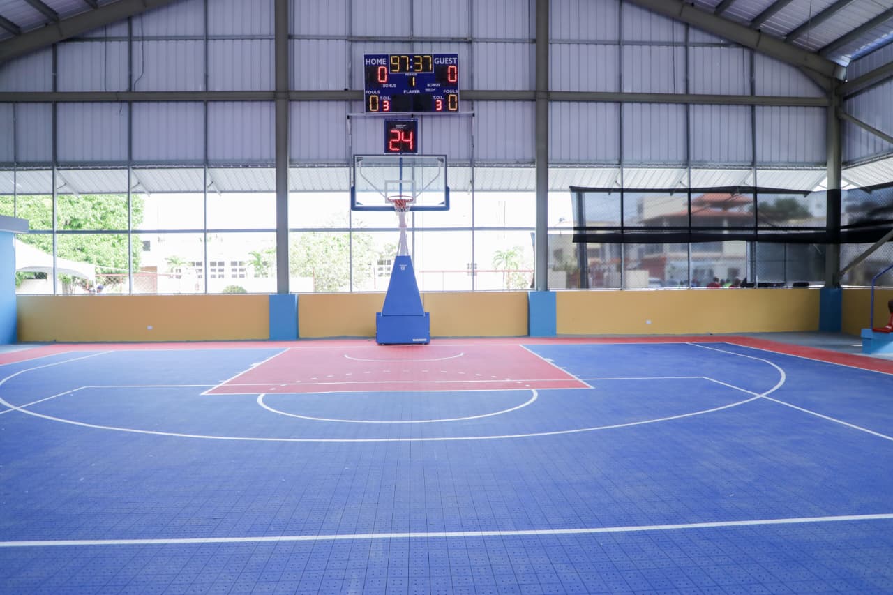 Presidente Abinader entrega moderno techado multiuso del Club La Tribu de Quisqueya en La Romana