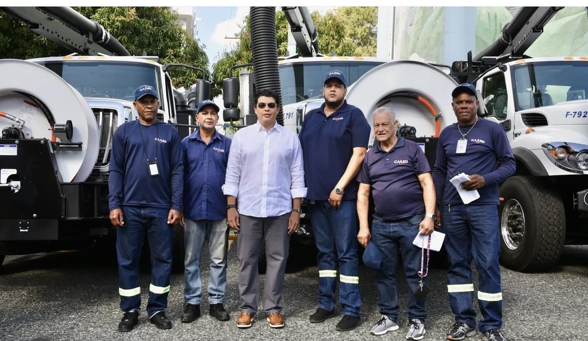 Gobierno Central entrega cuatro camiones succionadores de los más modernos de América para servicio de la CAASD Gobierno Central entrega cuatro camiones succionadores de los más modernos de América para servicio de la CAASD