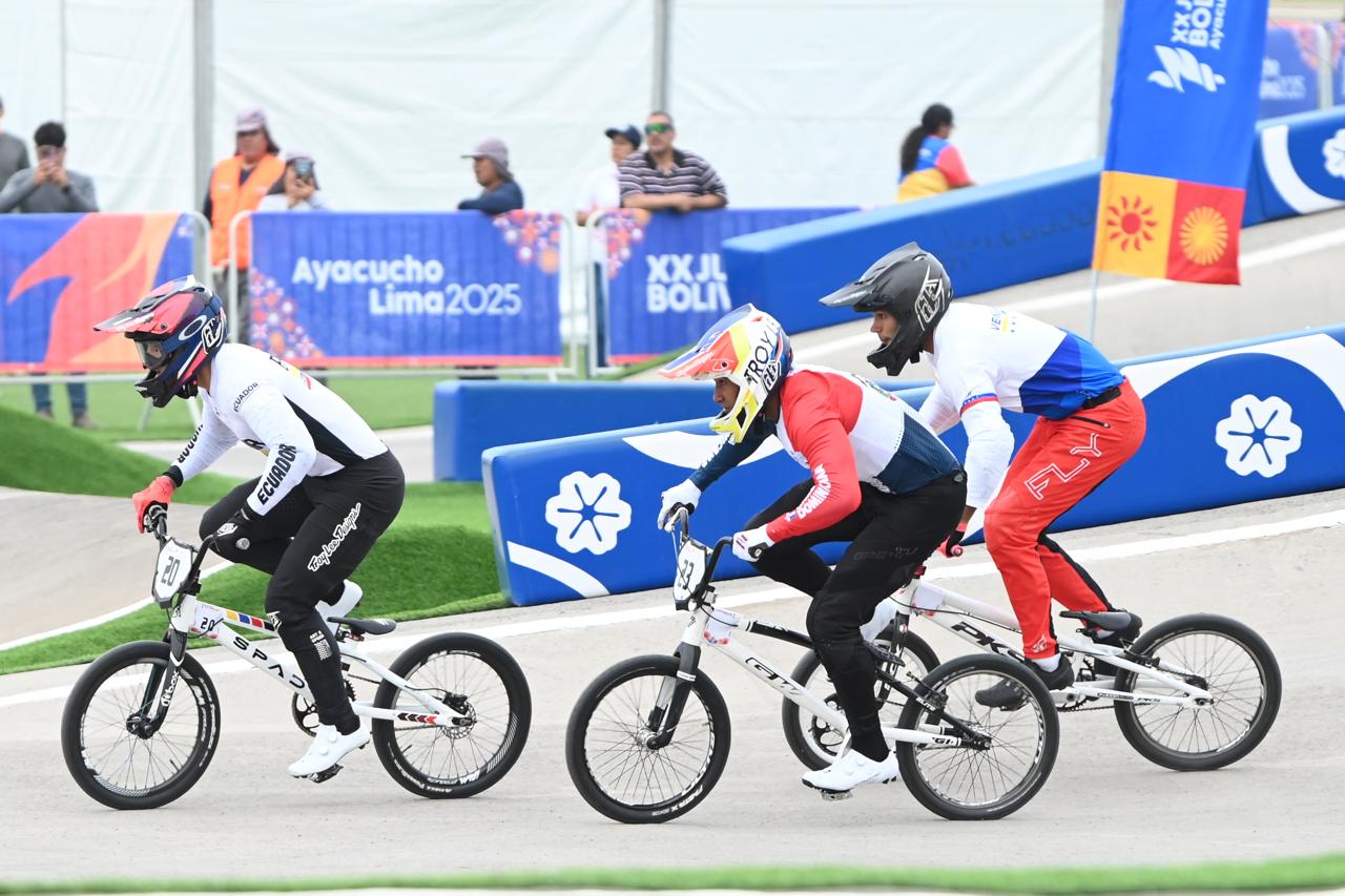 Asociaciones, clubes y equipos de ciclismo piden a MIDEREC construir moderna pista BMX en La Barranquita de Santiago