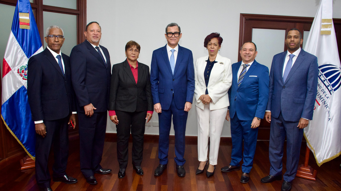 Ministro de Trabajo destaca avances históricos en empleo y reducción de la pobreza Ministro de Trabajo destaca avances históricos en empleo y reducción de la pobreza