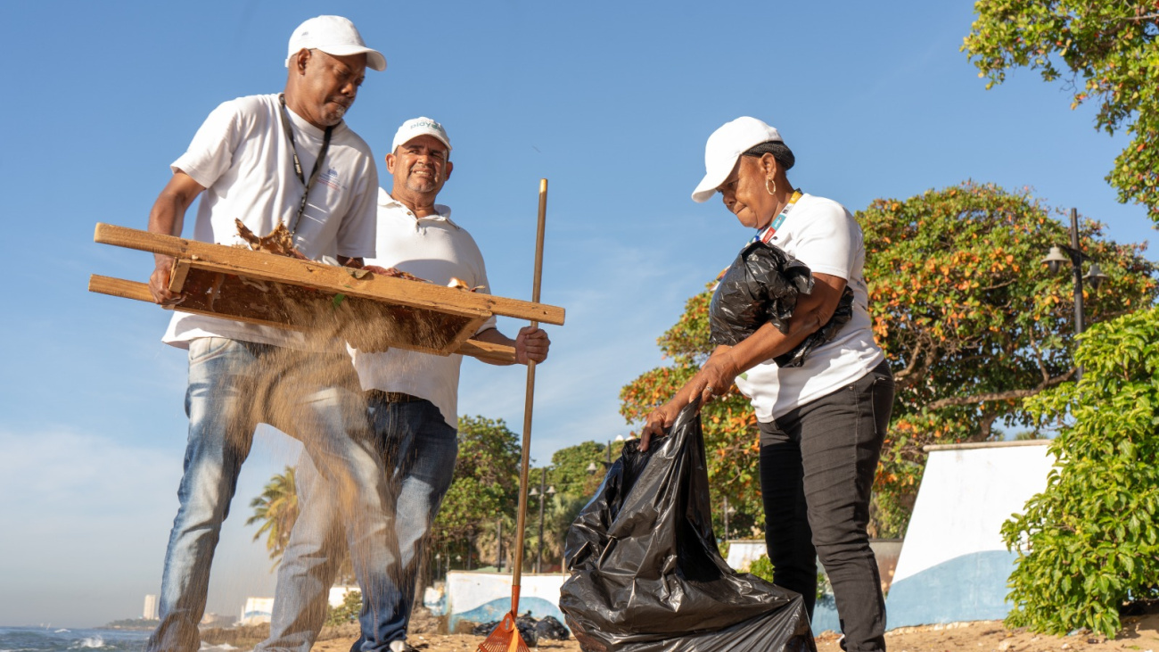 Operativos permanentes de limpieza de playa contribuyen a la conservación de los ecosistemas costeros Operativos permanentes de limpieza de playa contribuyen a la conservación de los ecosistemas costeros