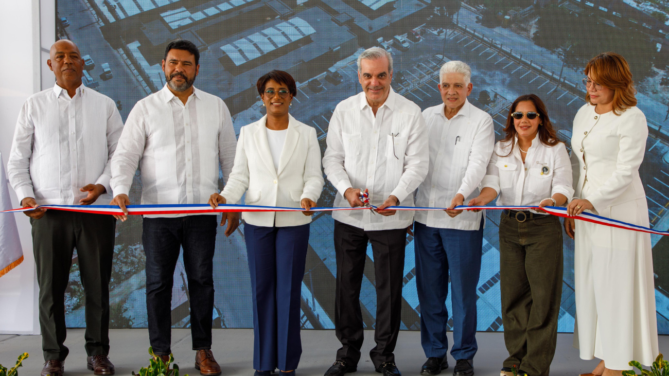 El presidente Abinader inaugura moderno mercado municipal en Higüey