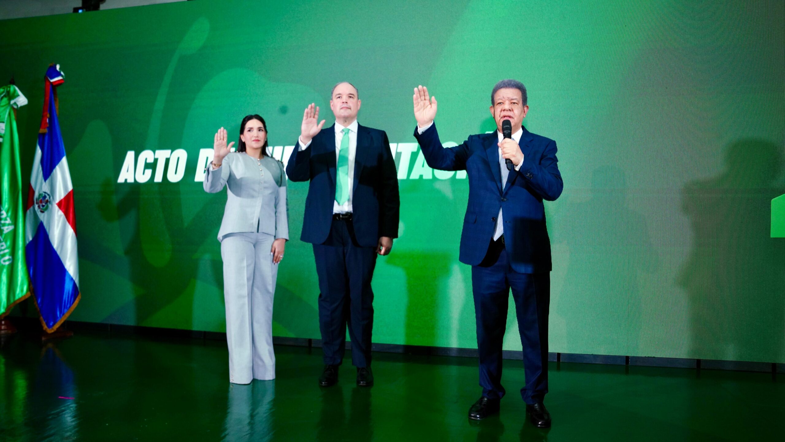 José del Castillo se juramenta como nuevo miembro de la Fuerza del Pueblo