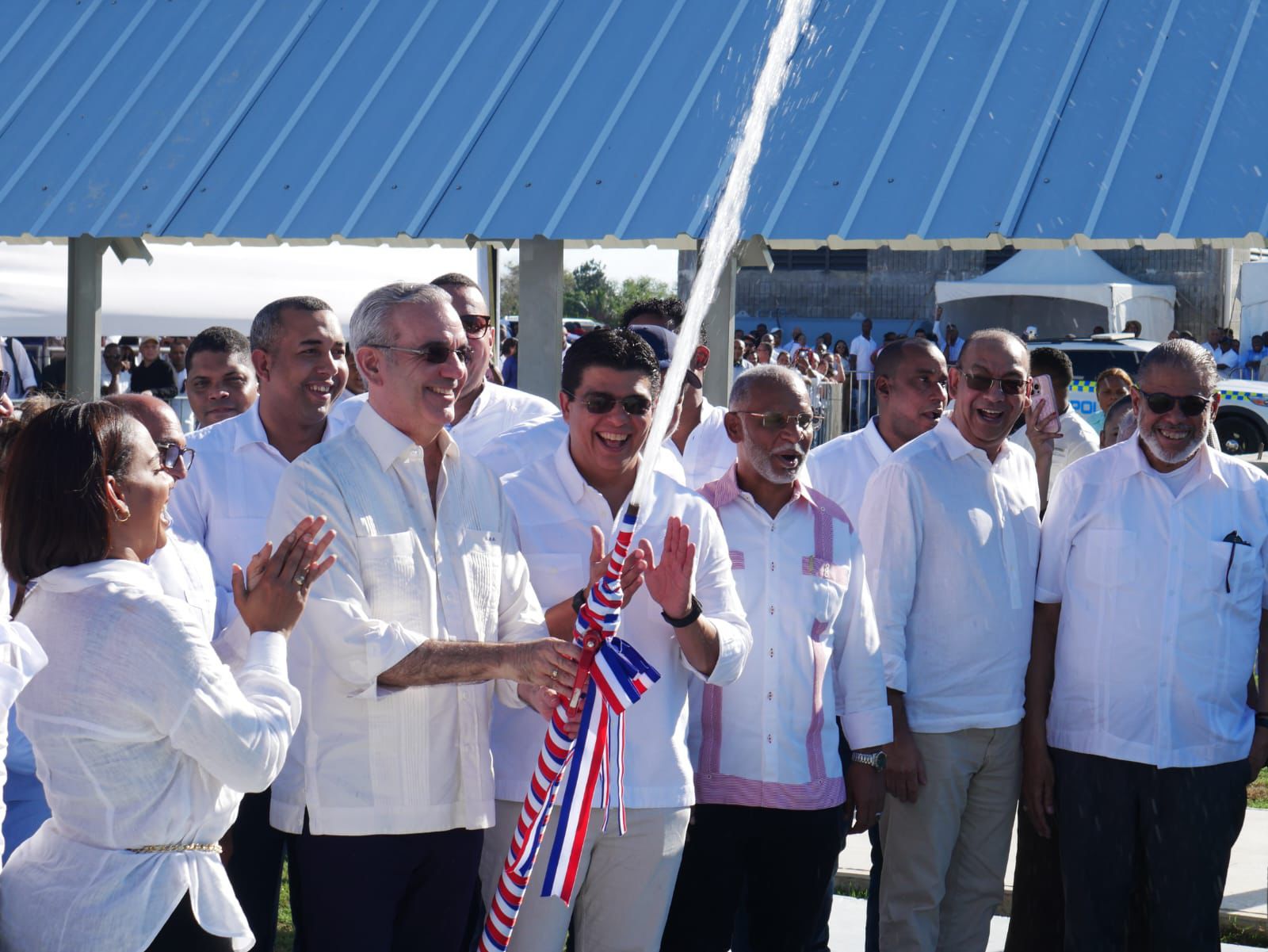 Presidente Abinader y Fellito Suberví ponen en servicio Acueducto por bombeo más grande del país; producirá más de 136 millones de galones diarios Presidente Abinader y Fellito Suberví ponen en servicio Acueducto por bombeo más grande del país; producirá más de 136 millones de galones diarios