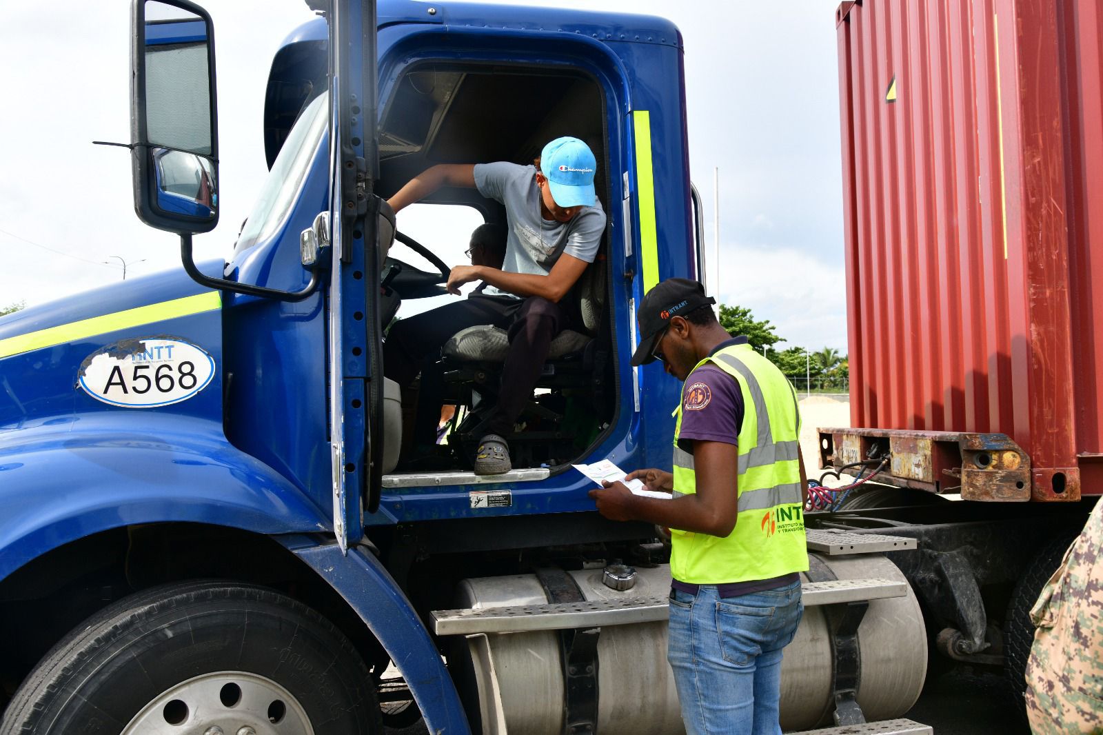 Intrant multará con RD$10,000 a camiones y patanas que transiten por el carril izquierdo