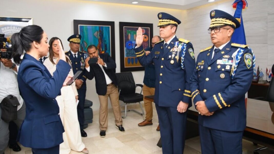 Faride Raful juramenta a Andrés Modesto Cruz Cruz como nuevo director de la Policía Nacional