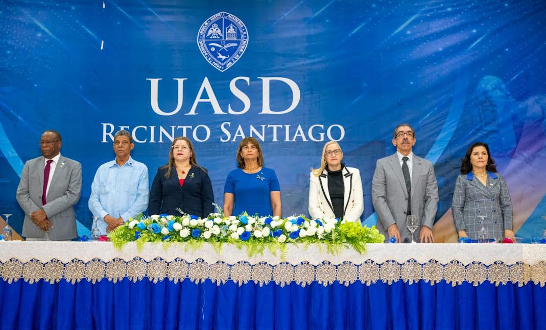Asjana David participa en Trigésima Ceremonia de Inicio de Internado Médico en UASD-Santiago*