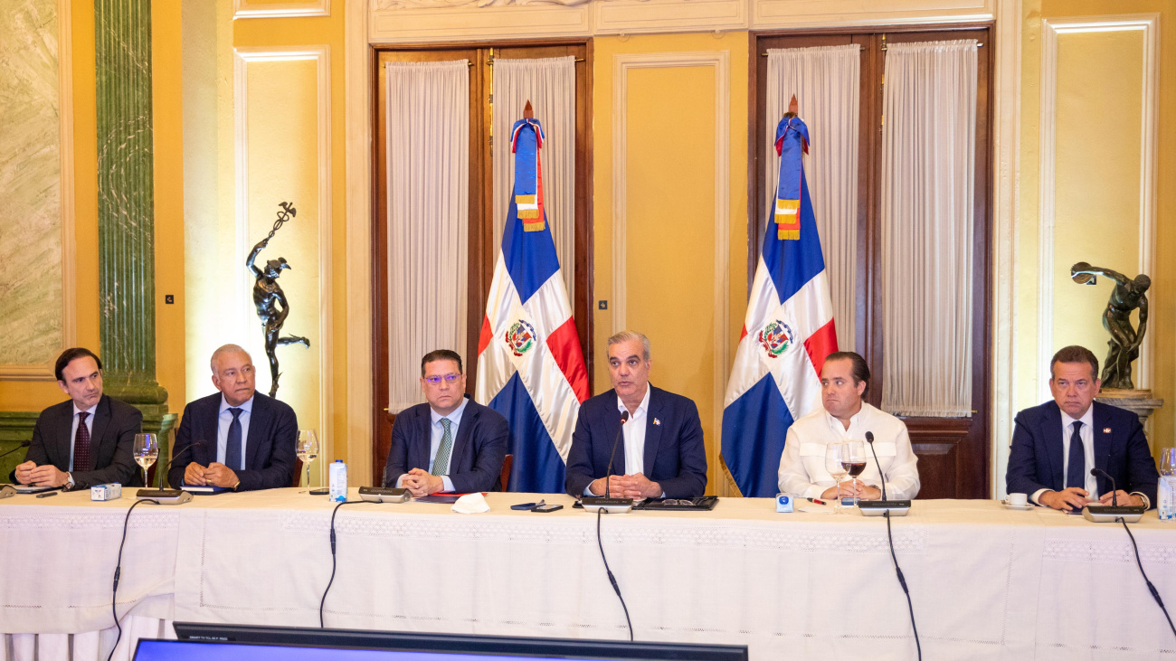 Sector productivo y empresarios se comprometen con presidente Abinader garantizar abastecimiento y enfrentar impacto de la crisis internacional Sector productivo y empresarios se comprometen con presidente Abinader garantizar abastecimiento y enfrentar impacto de la crisis internacional