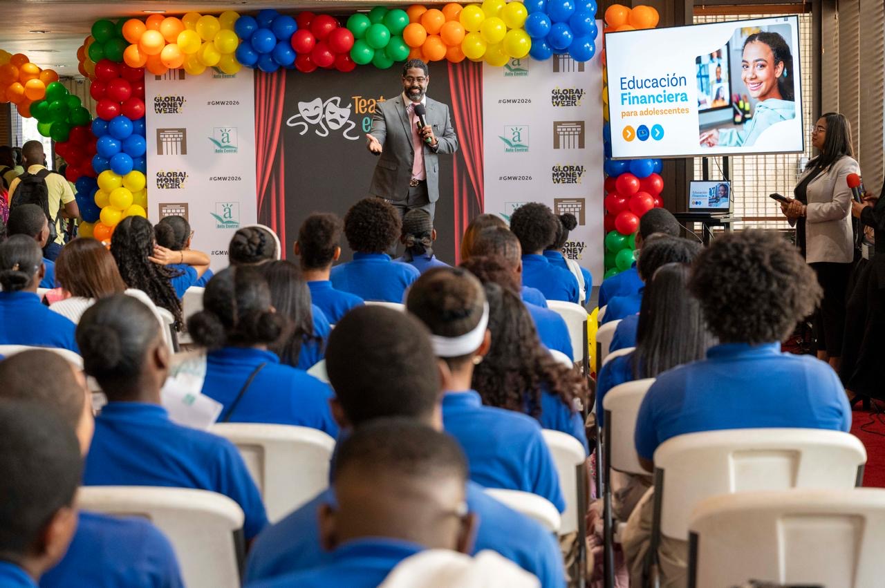 Banreservas realiza jornadas de bancarización para estudiantes de la UASD y el ITLA