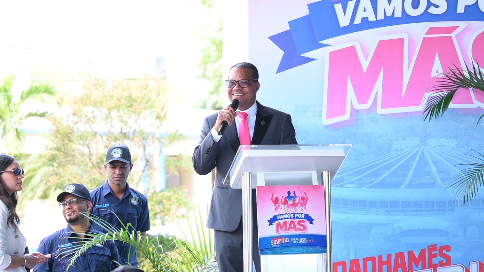 Plantea acciones concretas en favor de la equidad y el bienestar de la mujer universitaria