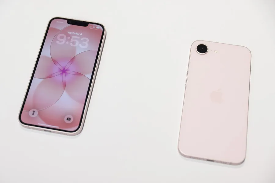 Guerra de precios en la gama media de teléfonos entre Google y Apple