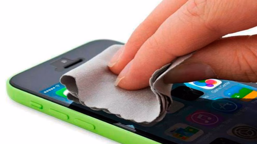 Cómo limpiar y desinfectar el celular sin rayar la pantalla ni dañar sus componentes Cómo limpiar y desinfectar el celular sin rayar la pantalla ni dañar sus componentes