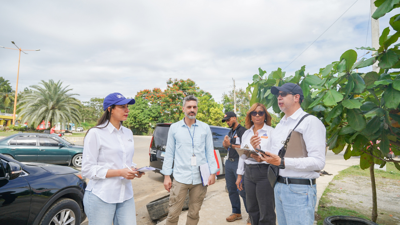 Instituciones gubernamentales coordinan acciones para el manejo de escombros tras el colapso de estructuras