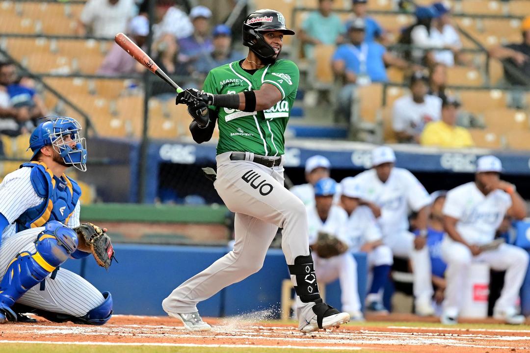 Estrellas renuevan contrato con el inicialista Lewin Díaz