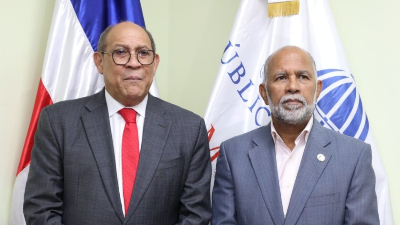 Ministro Rafael Santos presenta a la ADP documento para iniciar proceso de diálogo sobre la transformación del sistema educativo