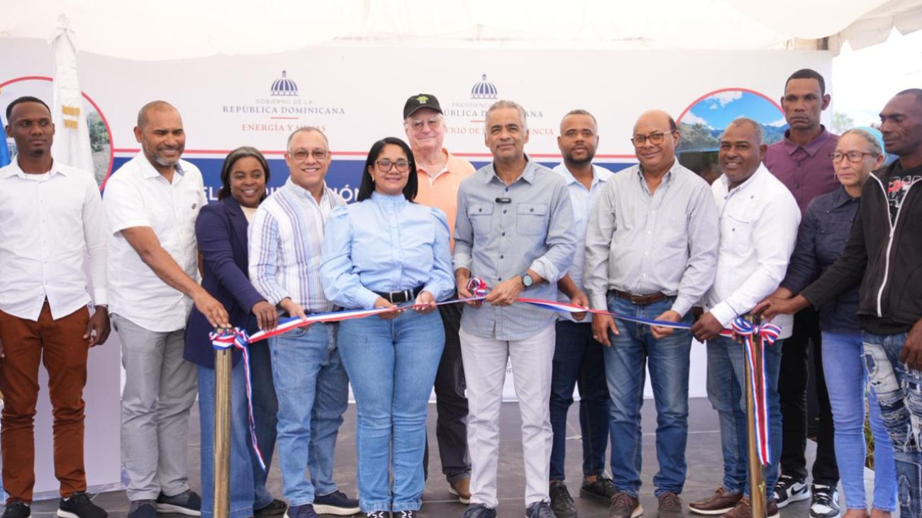 Gobierno entrega proyectos de electrificación rural con inversión superior a RD 56 millones en Elías Piña Gobierno entrega proyectos de electrificación rural con inversión superior a RD 56 millones en Elías Piña