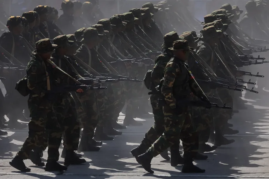 El Gobierno de Venezuela designa a un nuevo jefe operativo de la Fuerza Armada y cambia los comandantes de la Aviación, la Armada y la Milicia