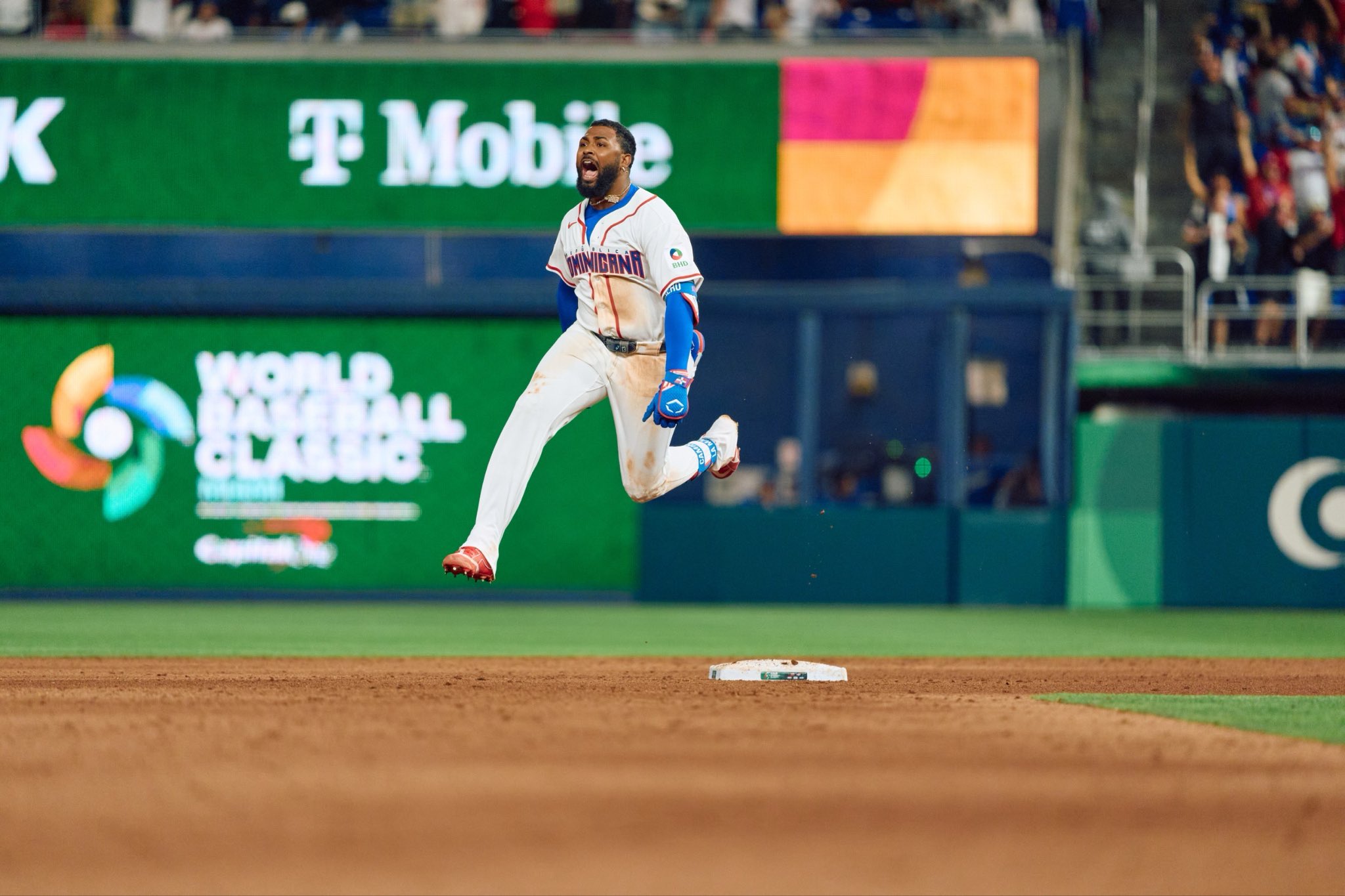 Caminero, Julio Rodríguez y Oneil Cruz jonronean en triunfo de Dominicana