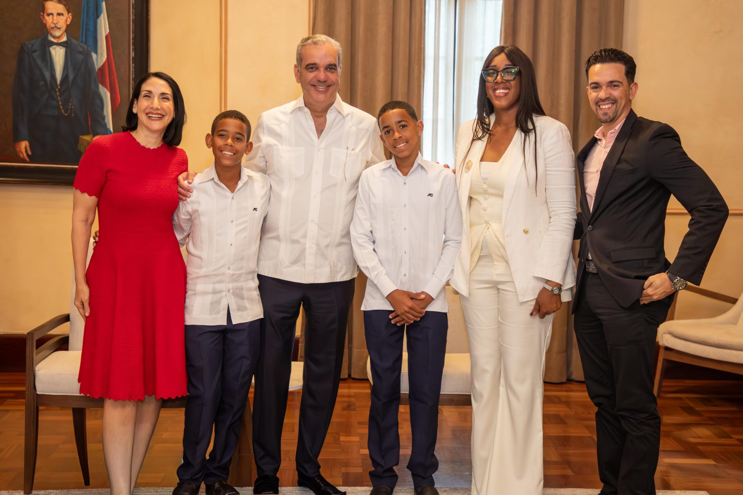 Llega al Palacio Nacional: Hensel Aquino García, apodado “Pico de Oro” por su elocuencia y seguridad al expresarse