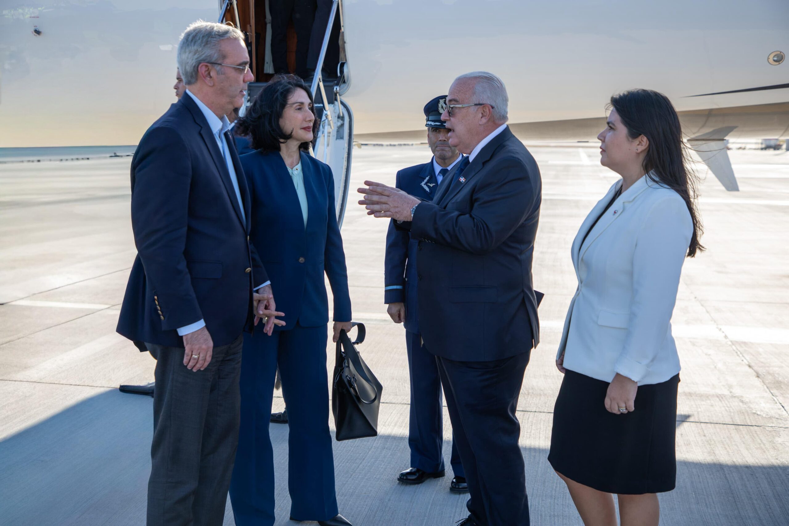 Presidente Abinader llega a Chile para la investidura del mandatario electo José Antonio Kast