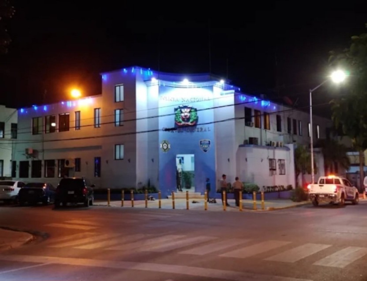 Policía Nacional suspende y envía al Ministerio Público a oficiales y alistados tras apertura de investigación por presunta sustracción de dinero en San Cristóbal Policía Nacional suspende y envía al Ministerio Público a oficiales y alistados tras apertura de investigación por presunta sustracción de dinero en San Cristóbal