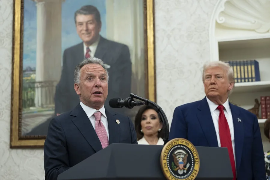 El enviado de EE.UU. dice que habrá reuniones con Irán esta semana y que los barcos pasarán por Ormuz