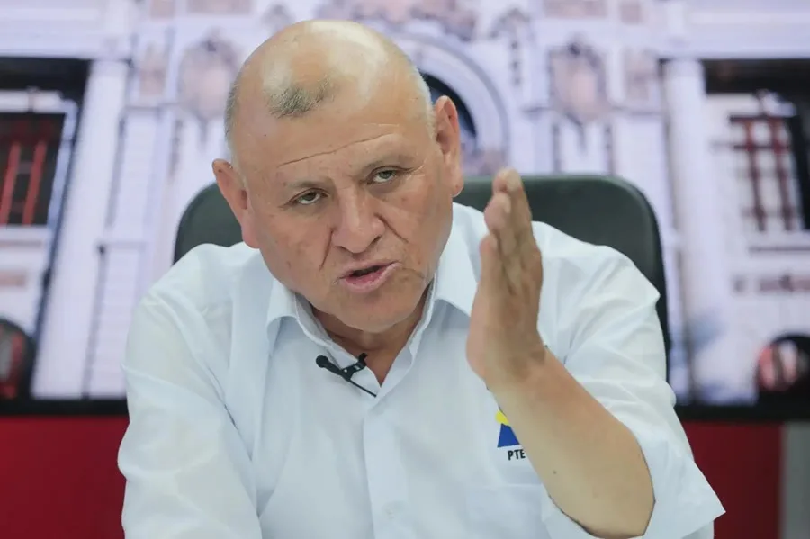 ¿Quién era Napoleón Becerra, el candidato presidencial peruano fallecido en un accidente? ¿Quién era Napoleón Becerra, el candidato presidencial peruano fallecido en un accidente?