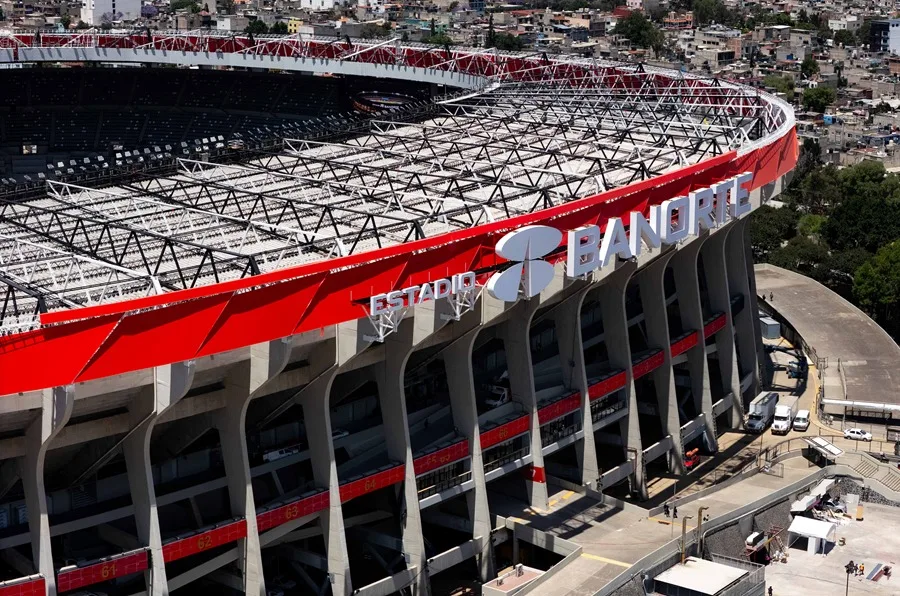 Un hombre muere al caer en la zona de palcos en la reapertura del Estadio Azteca