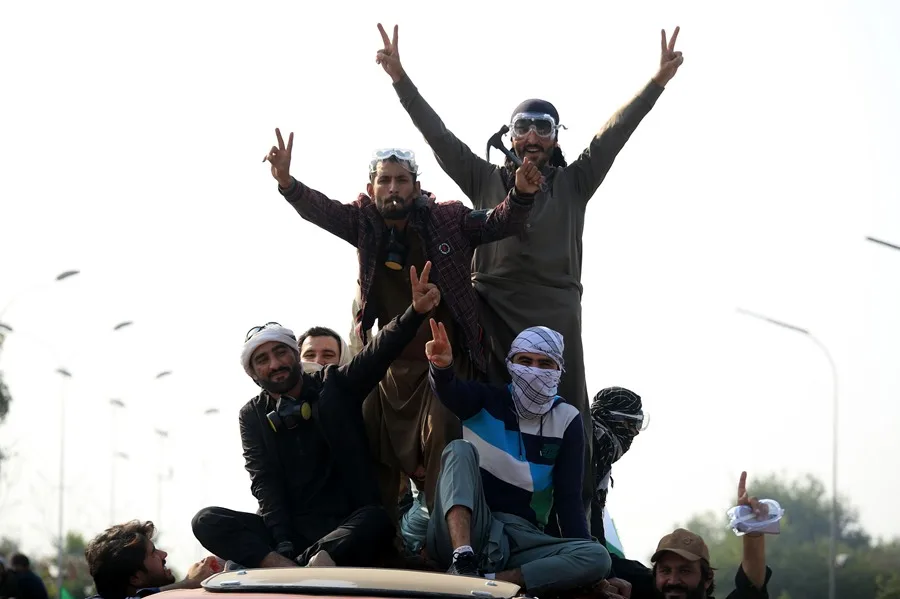 Afganistán lanza su ofensiva más letal contra Pakistán y eleva a 250 las bajas rivales