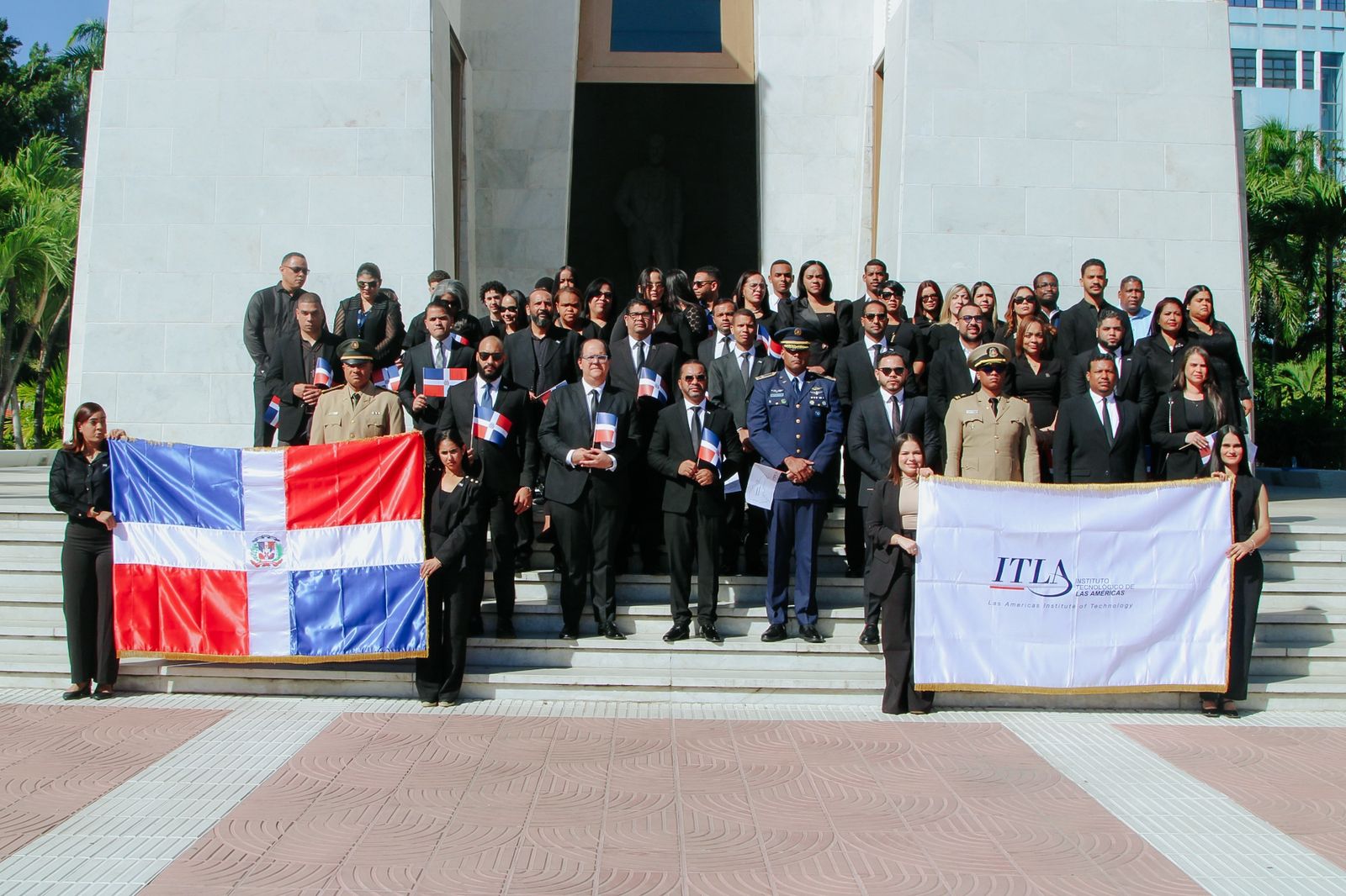 ITLA rinde homenaje a los Padres de la Patria con ofrenda floral en el Altar de la Patria