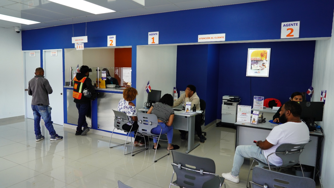 Edesur lleva punto expreso de Herrera a nuevo local para brindar un servicio más eficiente Edesur lleva punto expreso de Herrera a nuevo local para brindar un servicio más eficiente