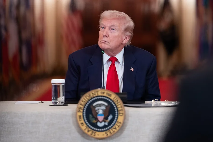 Trump afirma que Irán «se ha rendido ante sus vecinos» y promete un ataque «muy duro» contra el país