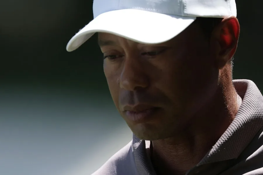 Tiger Woods deja temporalmente el golf para recibir tratamiento, días después de sufrir un accidente automovilístico Tiger Woods deja temporalmente el golf para recibir tratamiento, días después de sufrir un accidente automovilístico