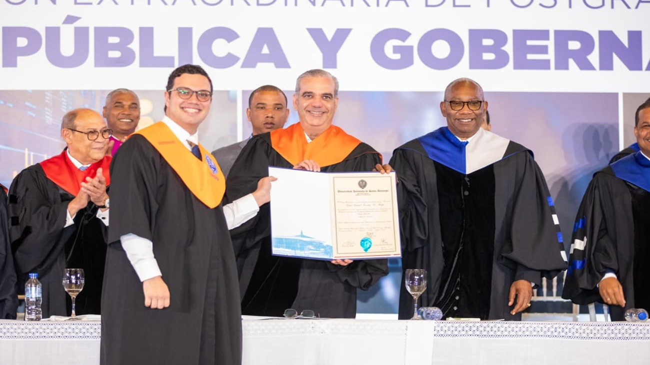 Presidente Luis Abinader encabeza histórica graduación de 199 servidores públicos y fortalece la profesionalización del Estado Presidente Luis Abinader encabeza histórica graduación de 199 servidores públicos y fortalece la profesionalización del Estado