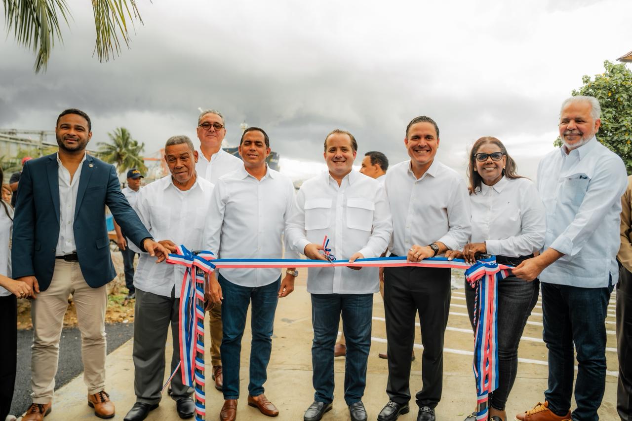 Paliza y Jean Luis Rodríguez inauguran muelle pesquero de Haina; suman 19 entregados por APORDOM