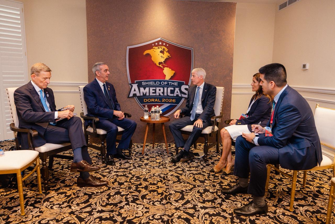 Presidente Abinader sostiene reunión bilateral con el secretario de Energía de Estados Unidos en la cumbre “Escudo de las Américas” Presidente Abinader sostiene reunión bilateral con el secretario de Energía de Estados Unidos en la cumbre “Escudo de las Américas”