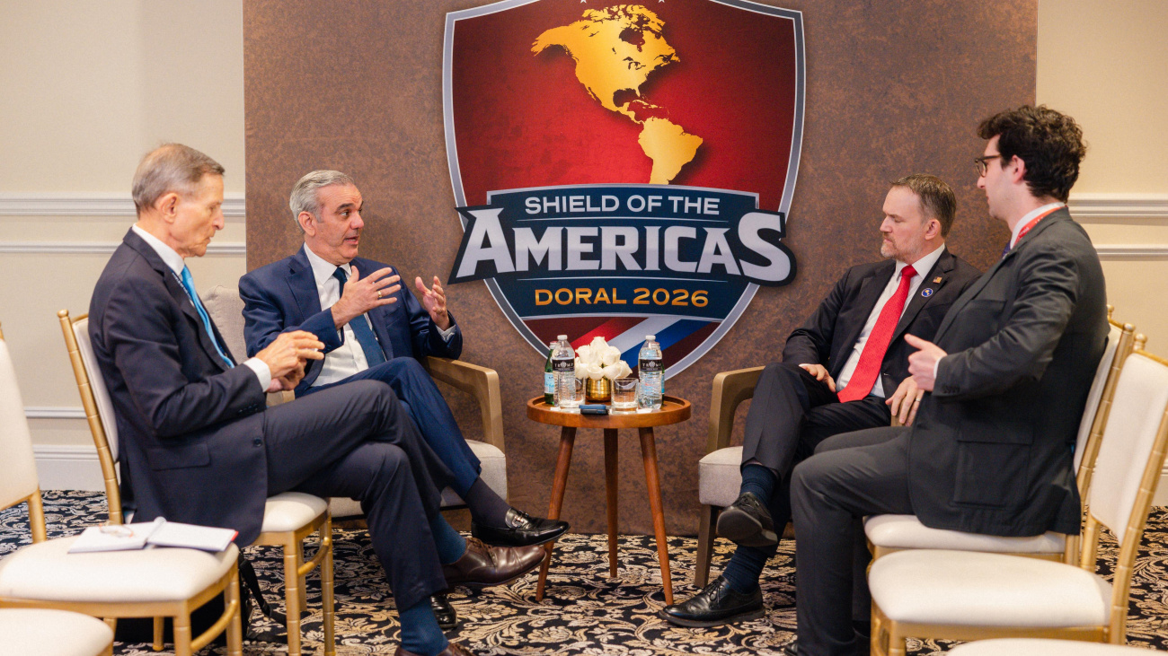 Presidente Abinader fortalece diálogo comercial con Estados Unidos durante cumbre en Miami