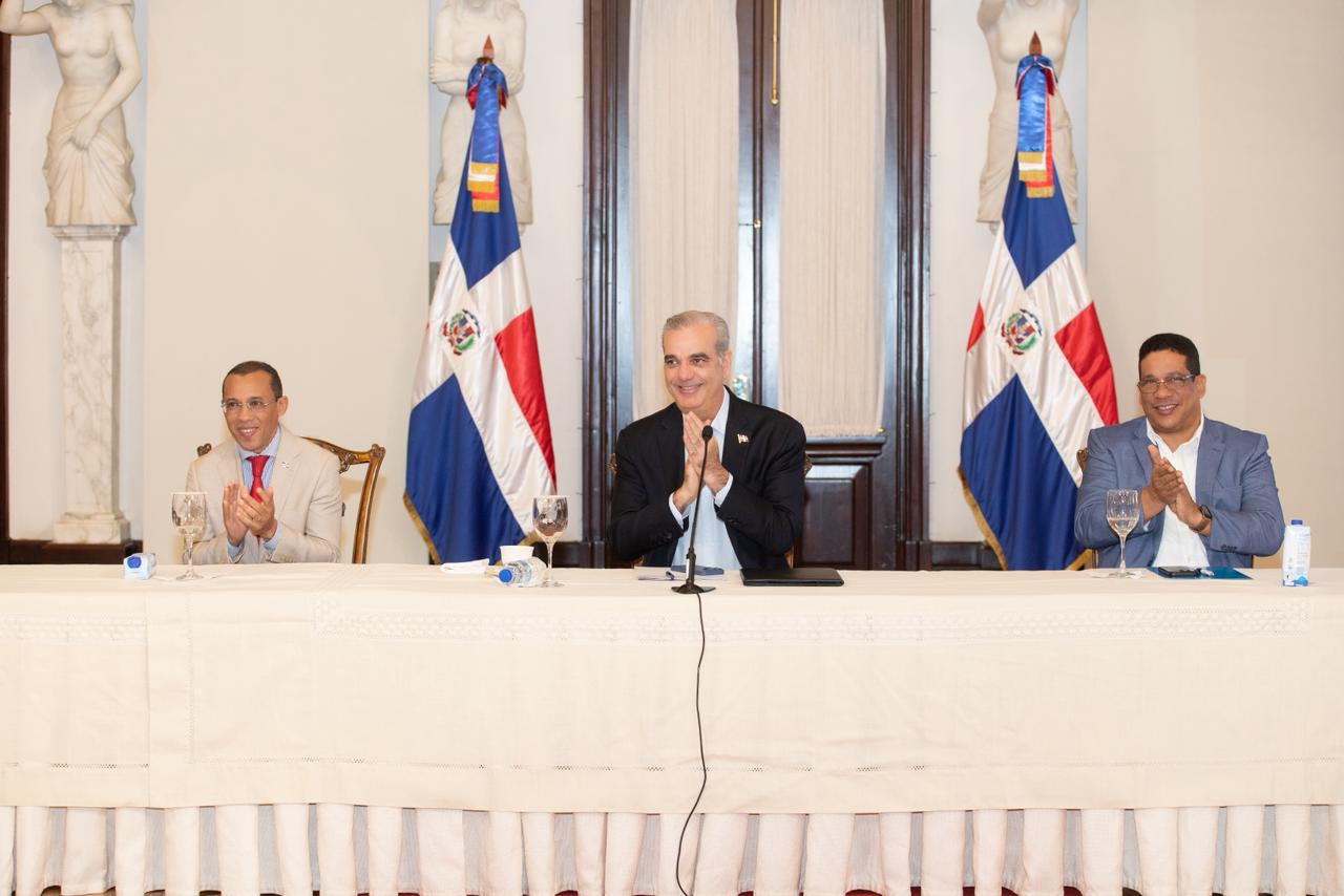 Gobierno lanza INFOPAGO y da un paso firme hacia la transparencia y eficiencia en el ciclo completo de los pagos y comprobantes fiscales de los proveedores del Estado dominicano Gobierno lanza INFOPAGO y da un paso firme hacia la transparencia y eficiencia en el ciclo completo de los pagos y comprobantes fiscales de los proveedores del Estado dominicano