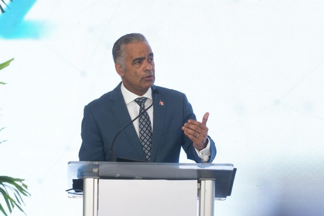 Mantenimientos programados en plantas eléctricas no comprometen el suministro, afirma ministro Joel Santos Mantenimientos programados en plantas eléctricas no comprometen el suministro, afirma ministro Joel Santos