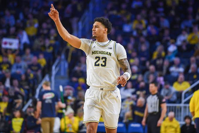 Dominicano Yaxel Lendeborg lidera victoria de Michigan y avanza al Final Four de la NCAA