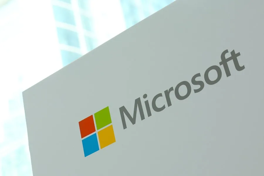 Microsoft sale en defensa de Anthropic y pide al Pentágono que frene el veto a su IA