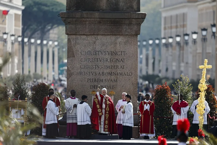 El papa en el Domingo de Ramos: «¡Depongan las armas, recuerden que son hermanos!»