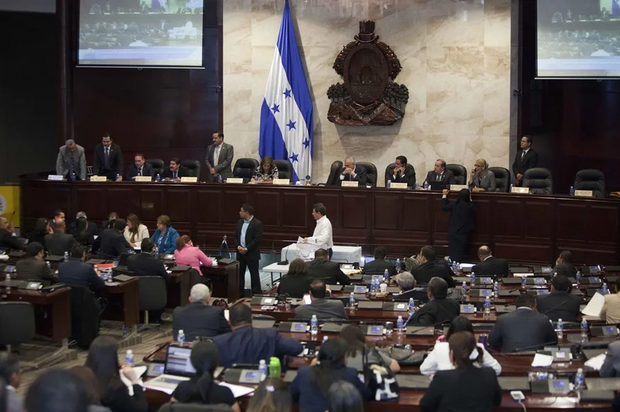 El Parlamento de Honduras suspende al fiscal general para abrirle un juicio político