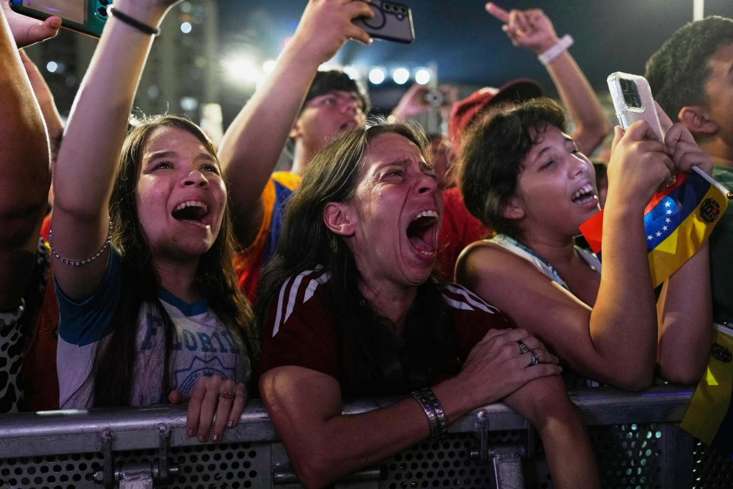 Un título de béisbol desata una felicidad que los venezolanos guardaron durante años
