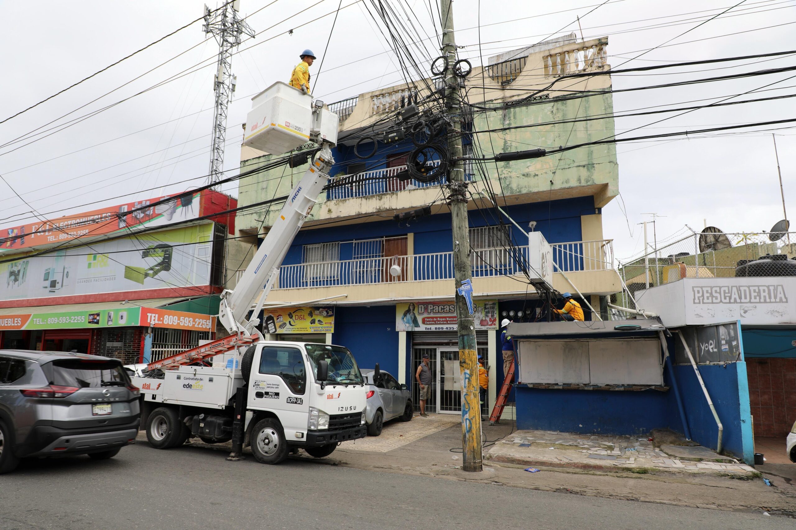 Edeeste y Pgase fiscalizan a clínica y colmado de Santo Domingo Este por anomalías afectaban la facturación eléctrica